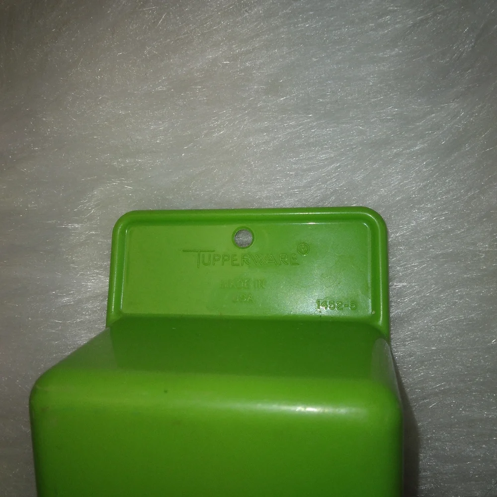Vintage Tupperware Green Flat Bottom Wedge Flour/Sugar Canister Scoop